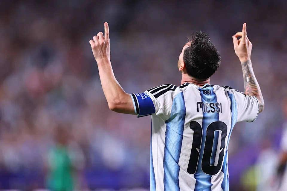 FIFA ntiyemereye Argentina kubika nimero 10 ya Lionel Messi