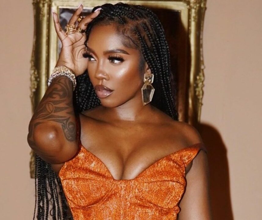 Tiwa Savage yarwariye indege umusore maze bituma aba umuhanzi