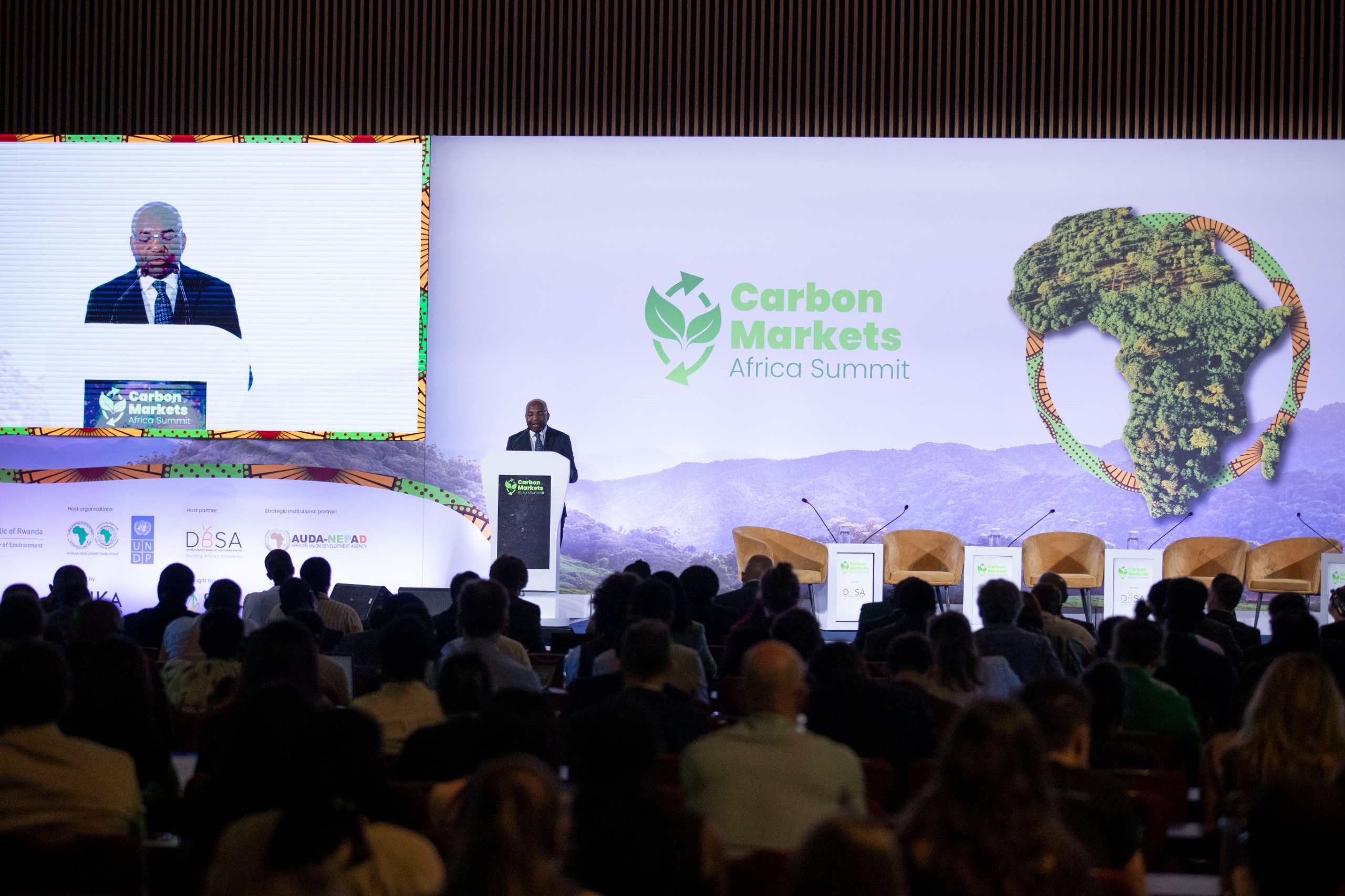 Inama ya Africa Carbon Markets Summit 2026 iri kubera i Kigali ihuje   abagera kuri  500, barimo abashoramari, abaguzi b’inguzanyo za karuboni, abatanga inkunga n’abahagarariye imishinga yo kurengera ikirere .