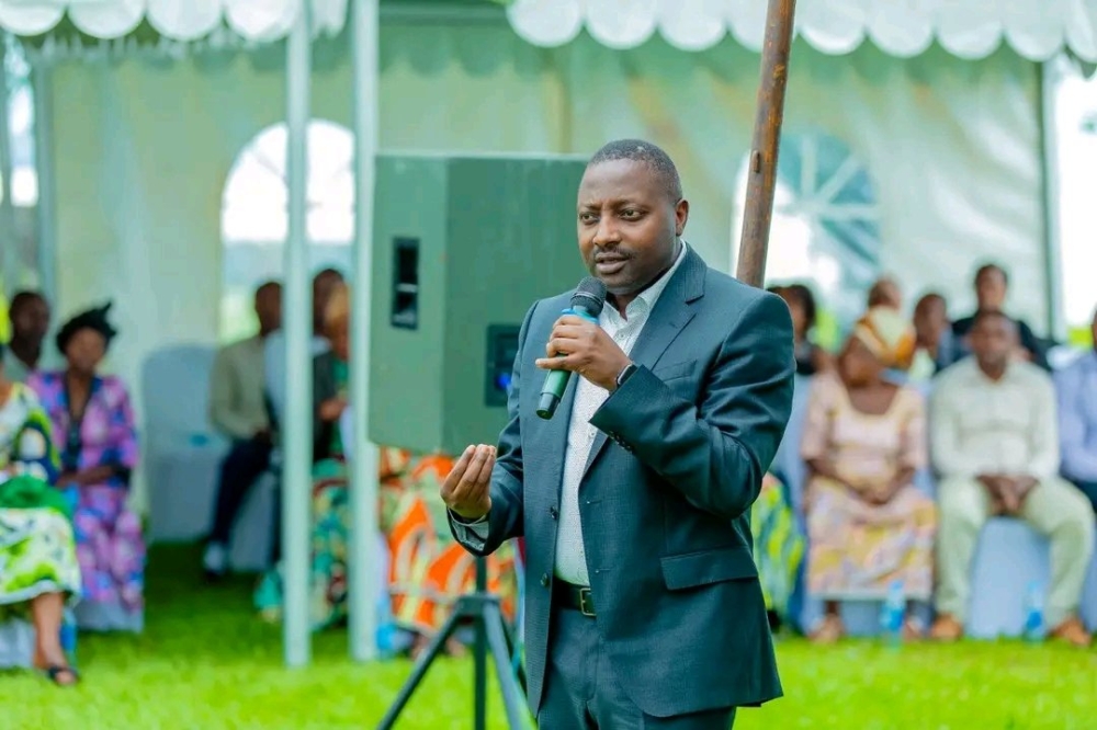 Kivu y’Amajyaruguru: Guverineri Bahati Erasto yapfushije se