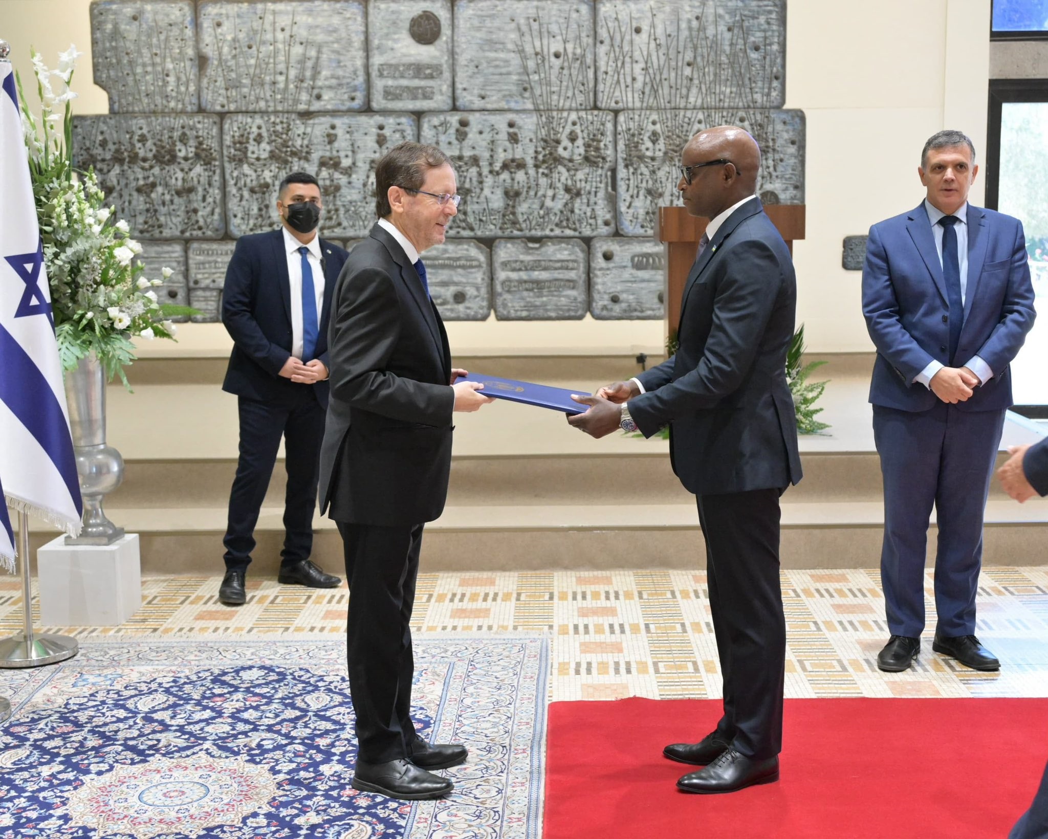 Rwanda’s new ambassador to Israel presents credentials to President Herzog