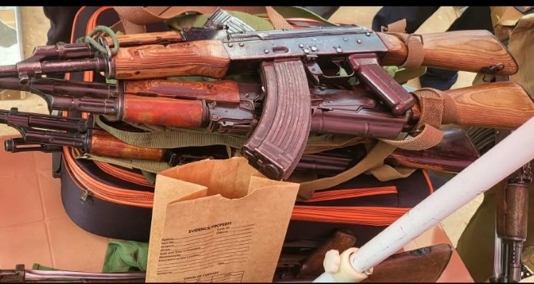 Uganda: Gen. Muhoozi aremeza ko hafashwe izindi ntwaro za Gen. Elwelu
