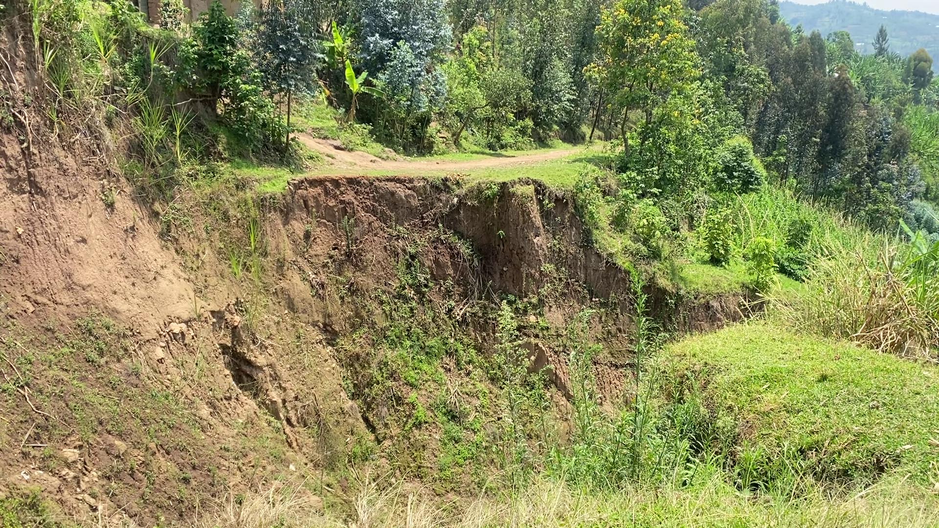 Kuvuga icyo umuyobozi wirukanwe yazize cyangwa akacyivugira byagabanya impuha