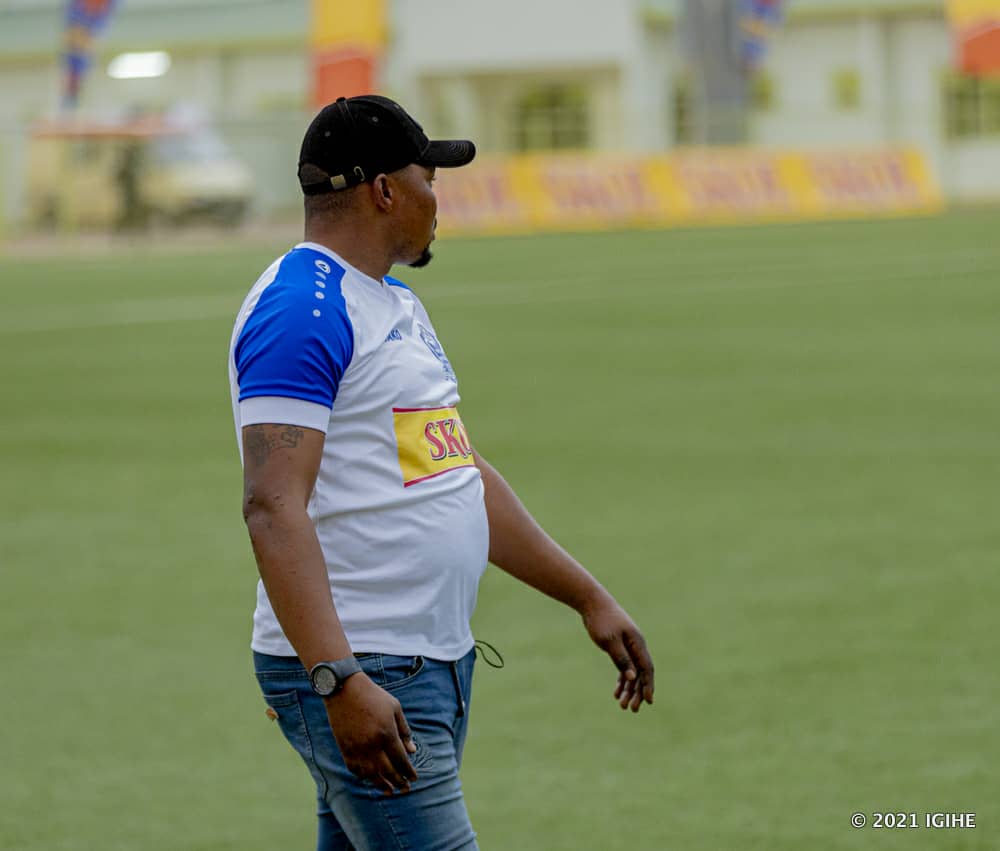 Kaminuza y'u Rwanda ikomeje gusiragiza abayigamo binyuze mu matangazo