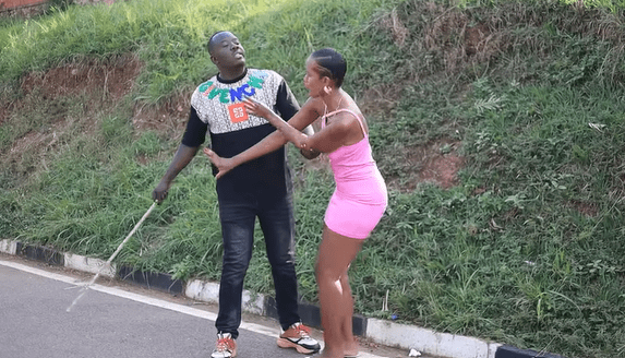 Umugabo yamatanye n'umugore basambanaga- AMAFOTO