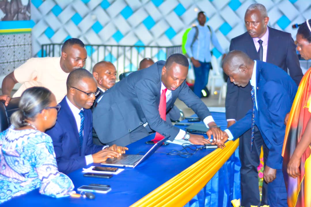 Uko imbuga nkoranyambaga zishobora kugira ingaruka ku mubano w’Abakundana