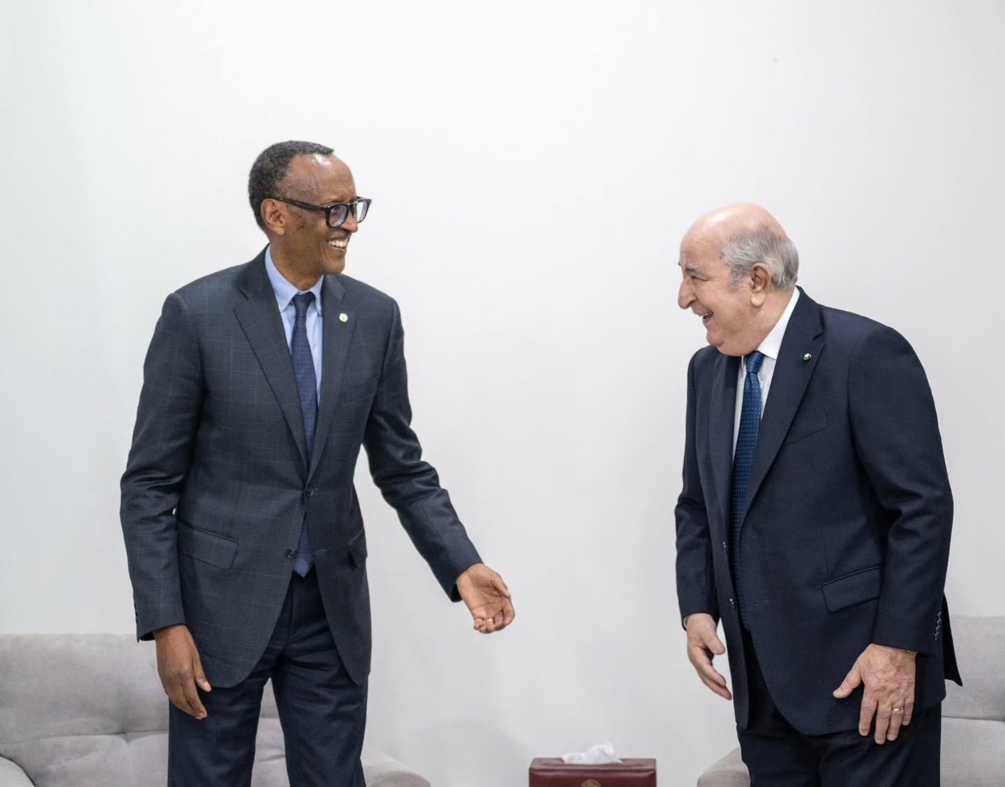 Kagame na Tebboune baganiriye uko bashimangira umubano mu birimo igisirikare