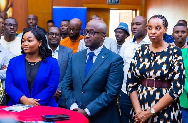 Byinshi kuri Habumukiza, umudivantisite wangaga gukora ikizamini ku isabato, ariko agatera kuri uwo munsi