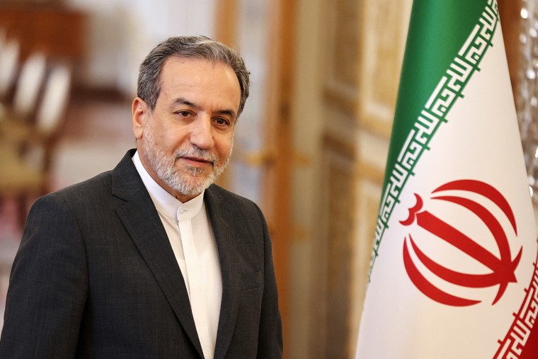 L’Iran Dénonce Vivement les Frappe Aériennes Américaines sur ses Sites Nucléaires